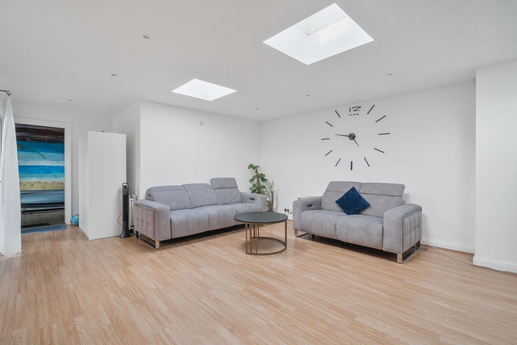 Property photo 2 of 20 1459862-16-6A0Cb3...
