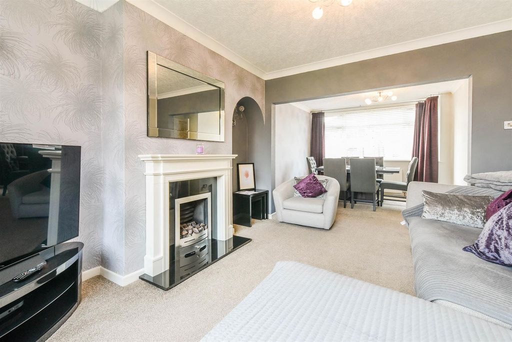 Property photo 2 of 22 Lounge