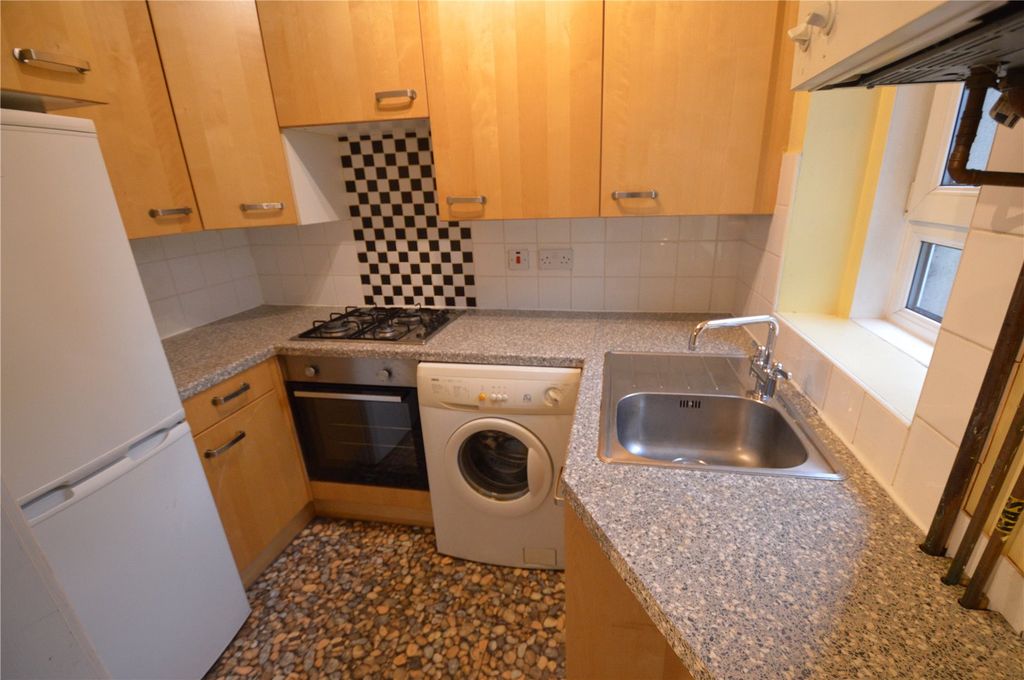 Property photo 3 of 7 Kitchen