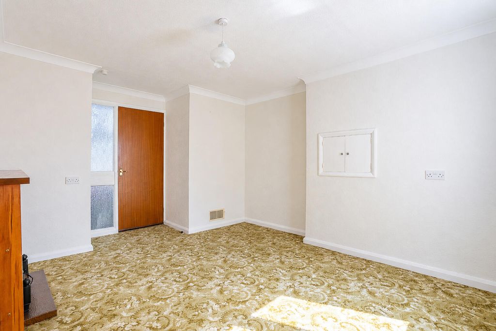 Property photo 3 of 11 Living Room