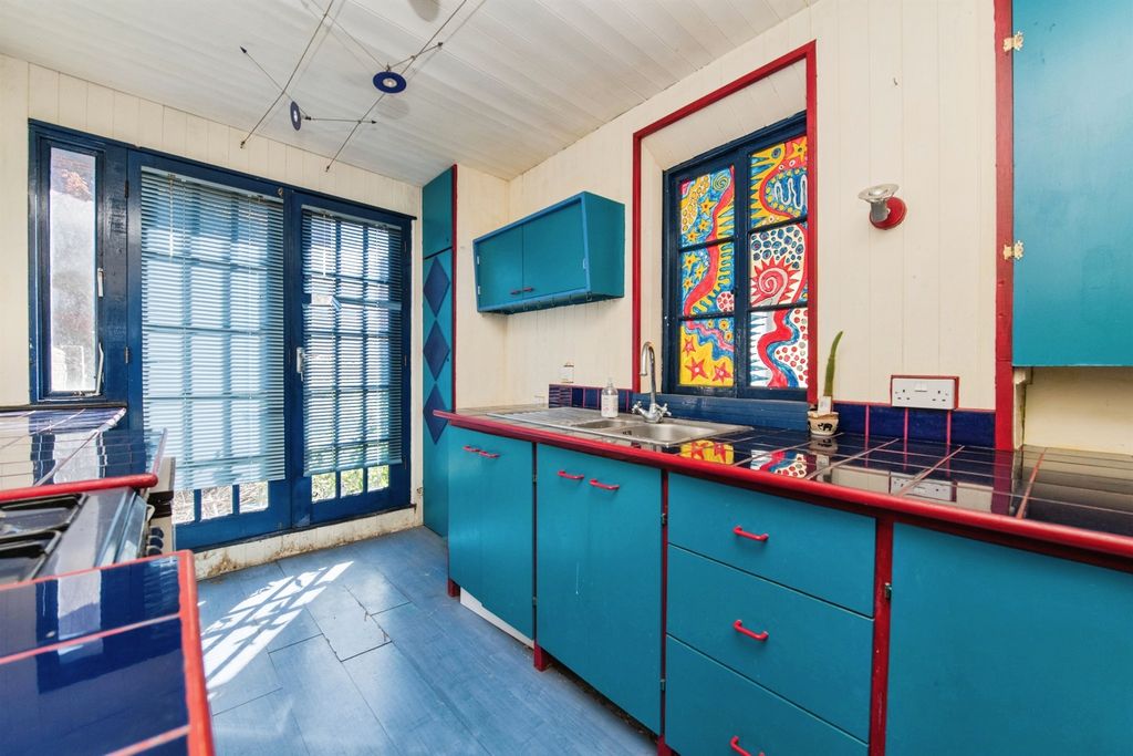 Property photo 2 of 17