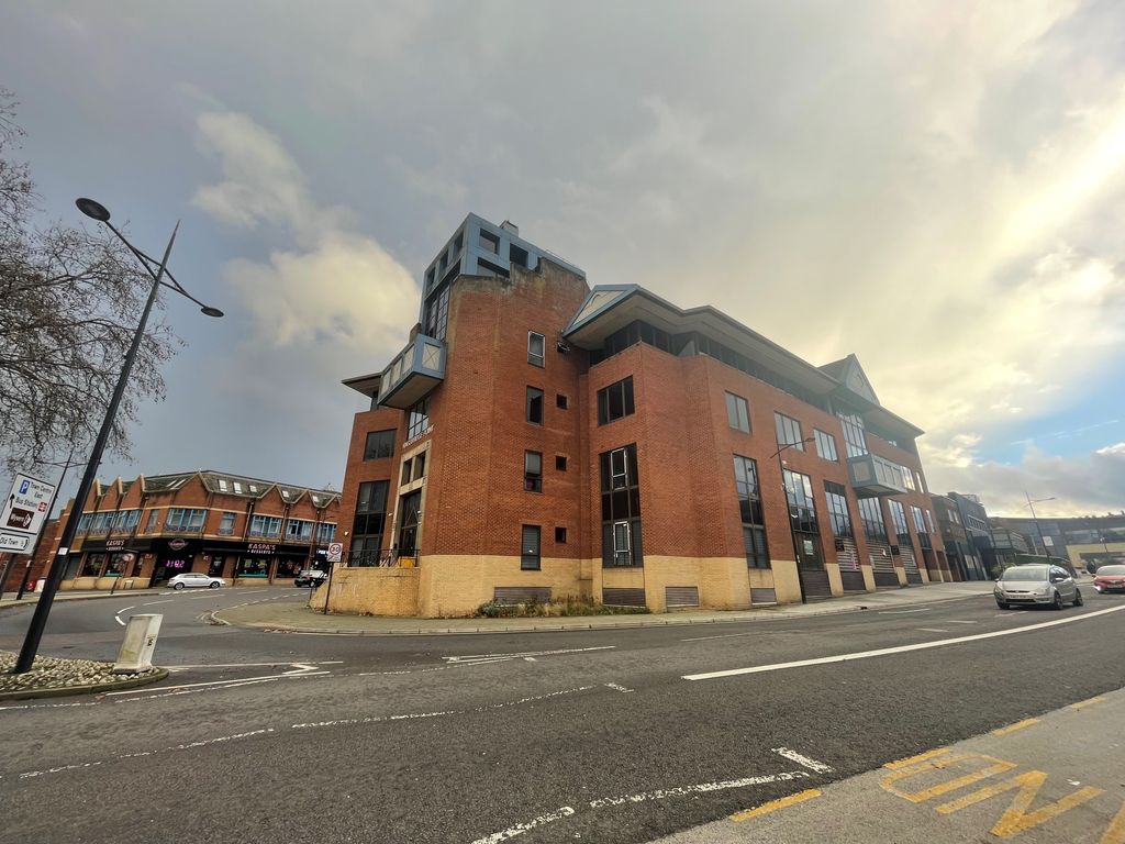 Property photo 1 of 6 Bedroom