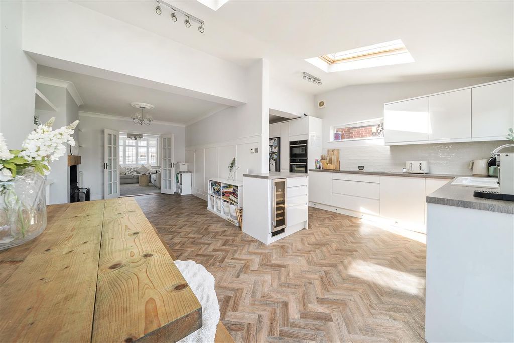 Property photo 1 of 19 Kitchen