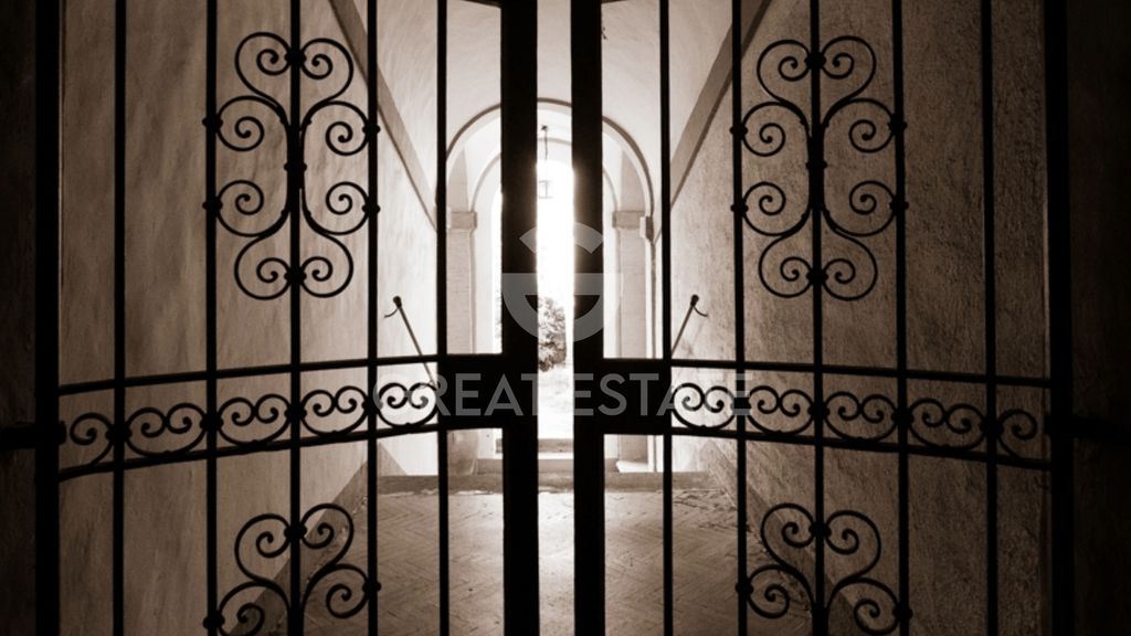 Property photo 2 of 17 Interiors