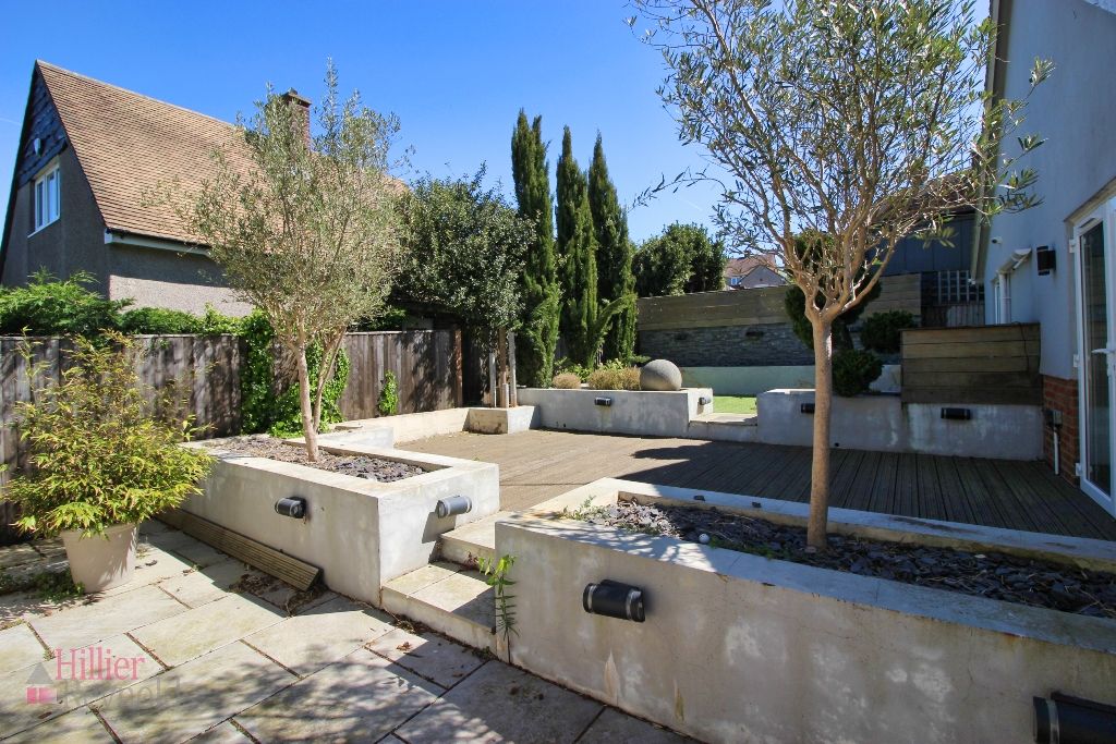 Property photo 2 of 14 Garden