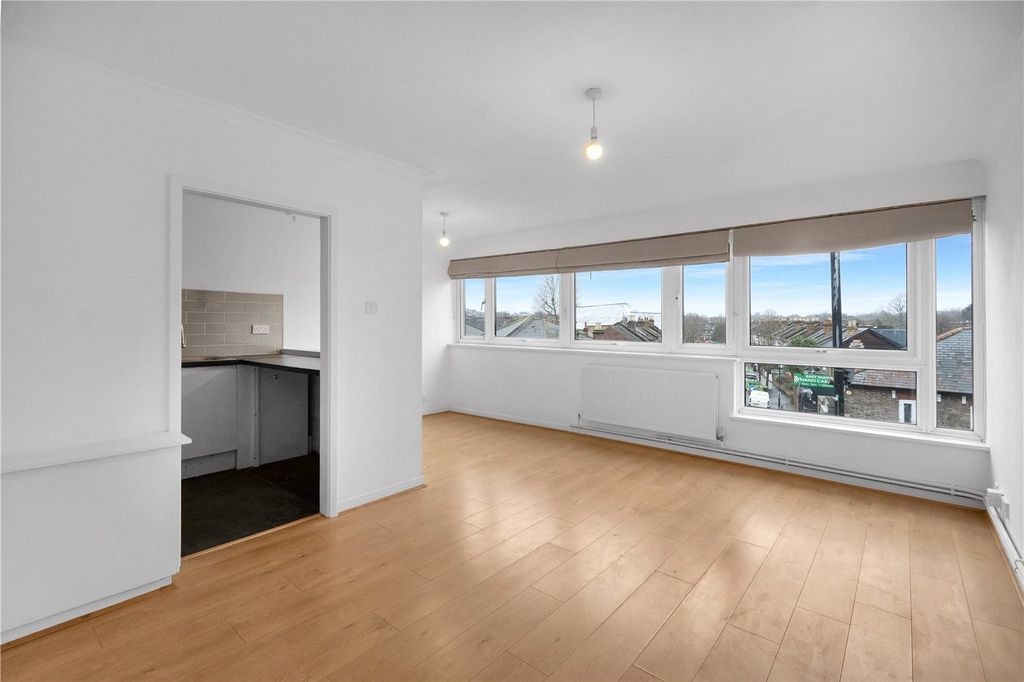 Property photo 1 of 8 Reception