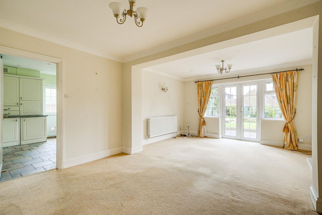 Property photo 2 of 28