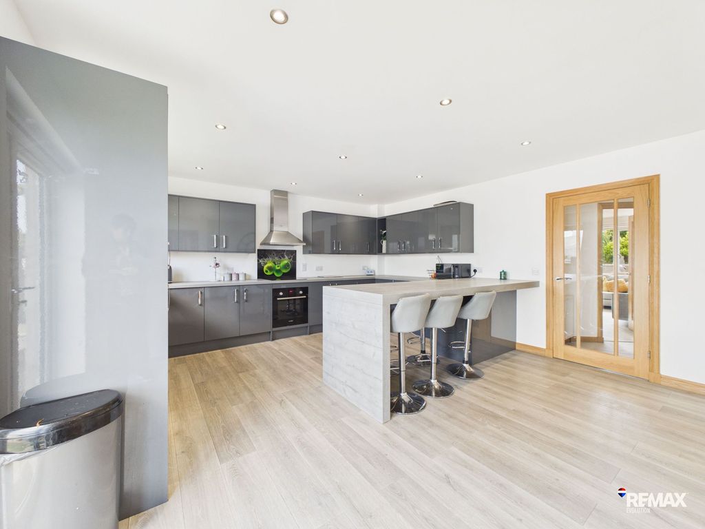 Property photo 2 of 48
