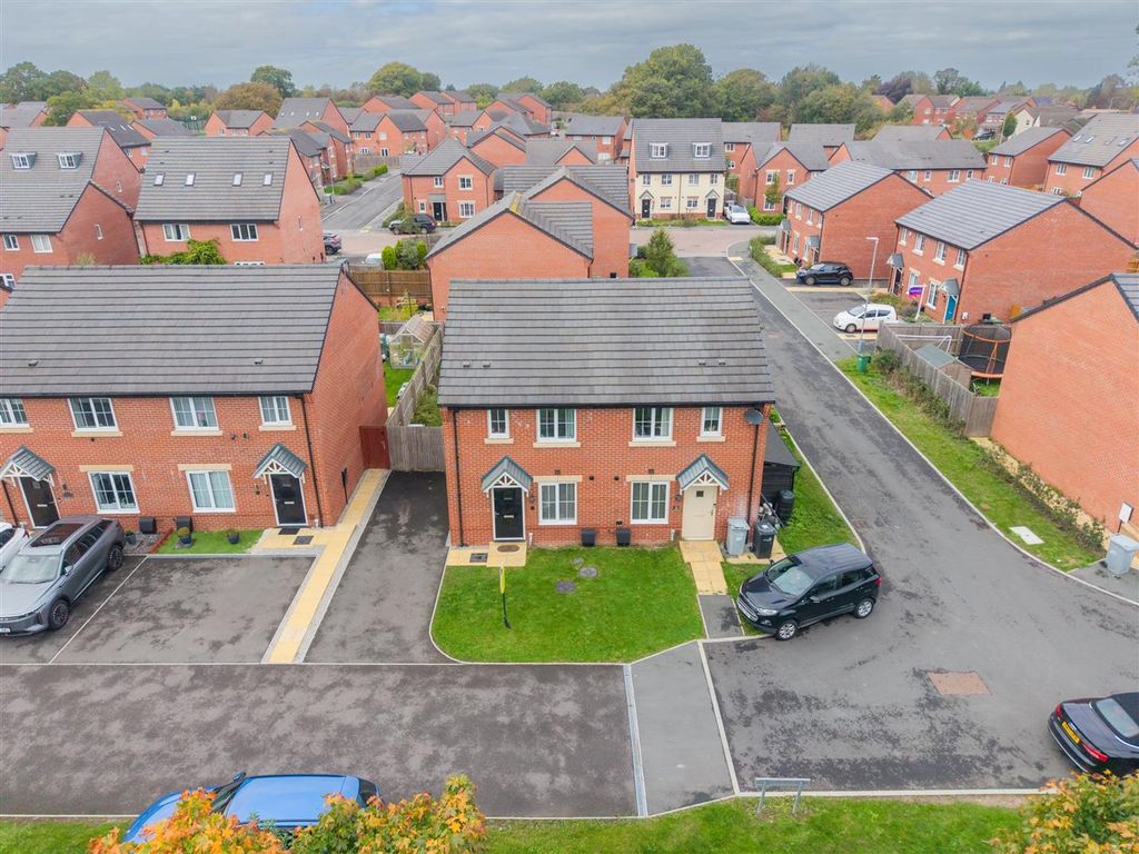 Property photo 2 of 28 8Farmclose-28.Jpg