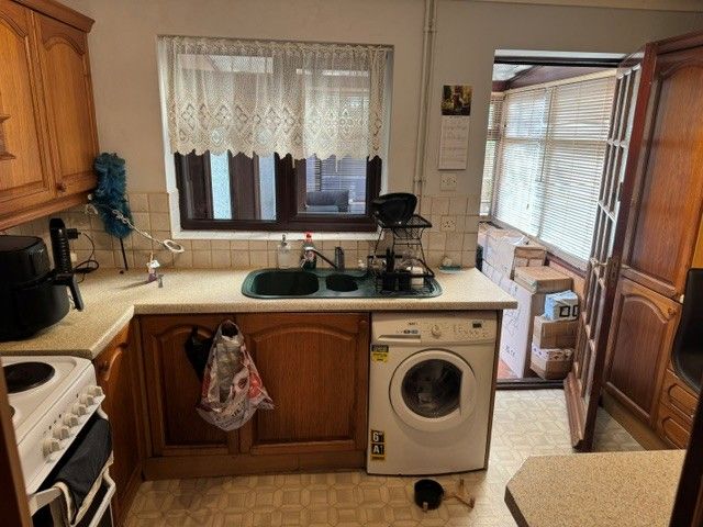 Property photo 3 of 6 Kitchen