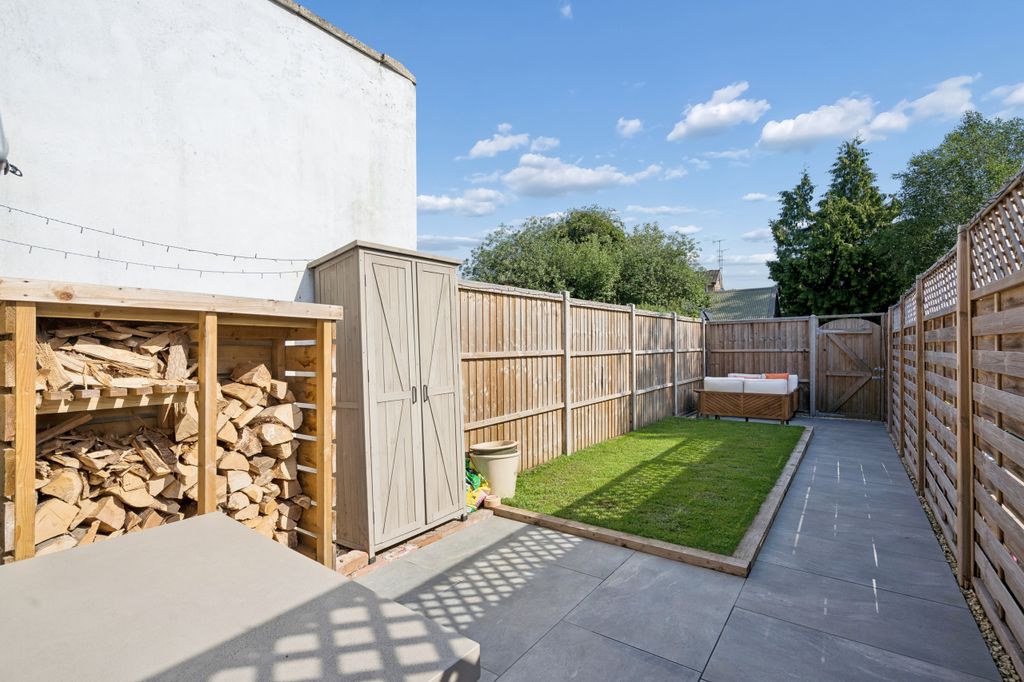 Property photo 2 of 13 Goss Gdn2