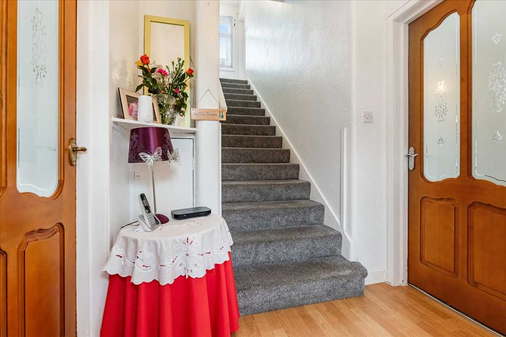 Property photo 2 of 23 Entrance Hallway