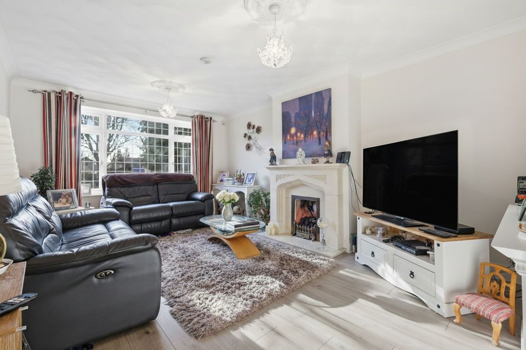 Property photo 3 of 18