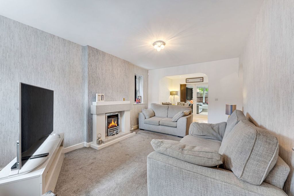 Property photo 2 of 25