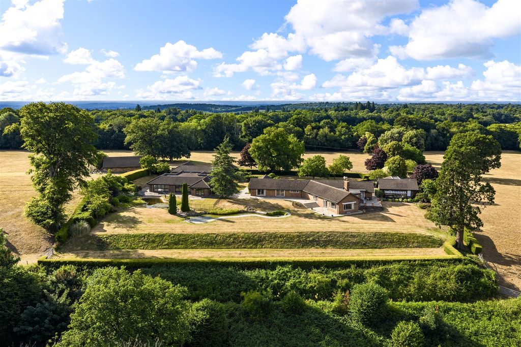 Property photo 3 of 60 Maybury Farm