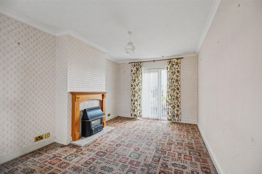 Property photo 3 of 25 Lounge_1.Jpeg