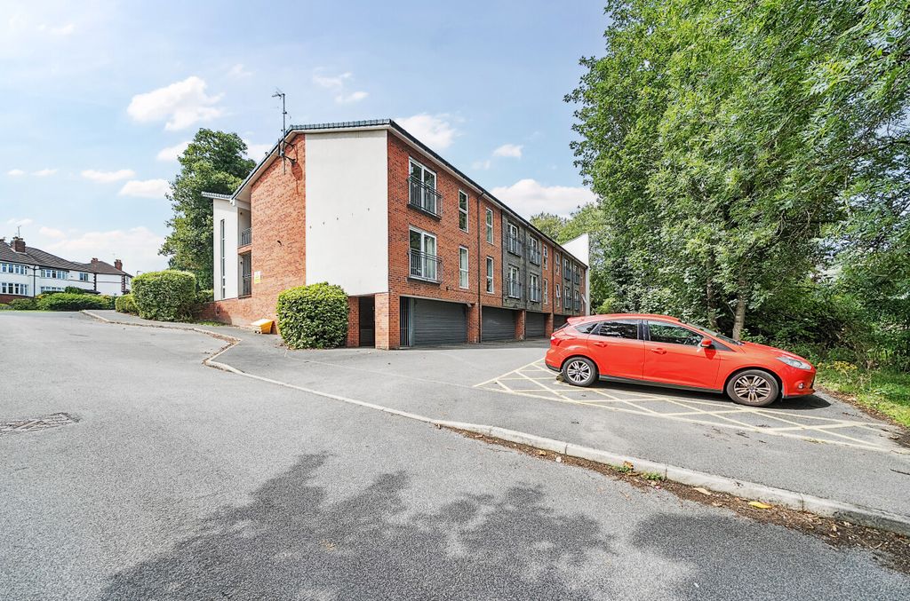 Property photo 1 of 12 1329104-12-688364...