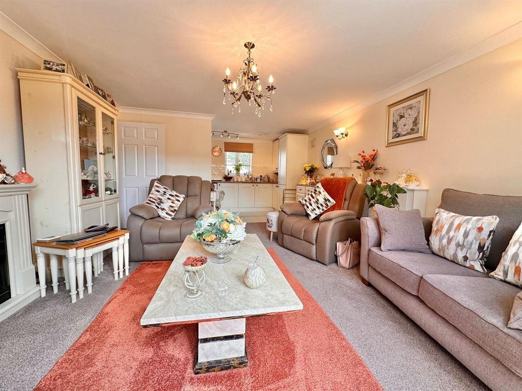 Property photo 2 of 9 Lounge/Diner