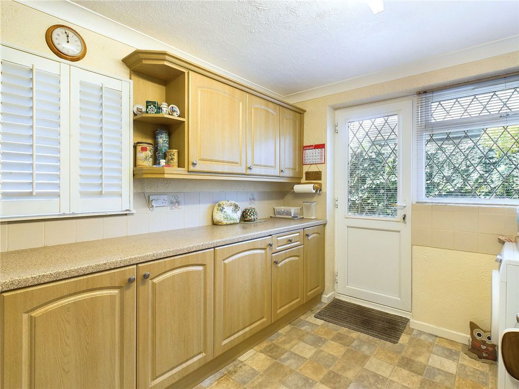 Property photo 3 of 17 Kitchen