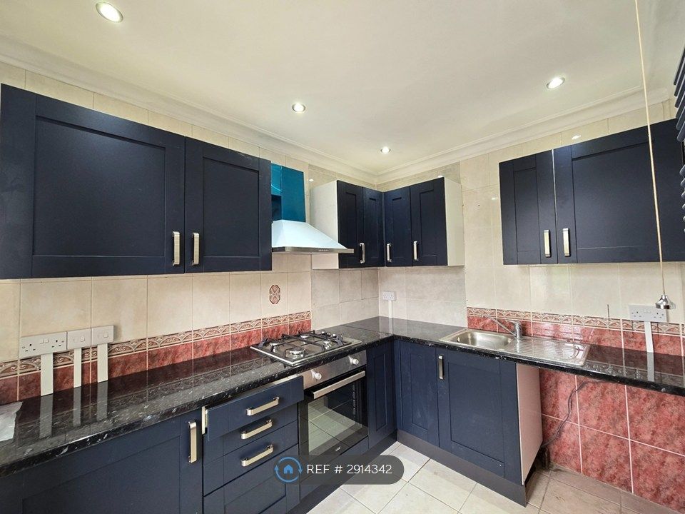 Property photo 3 of 8 Kitchen