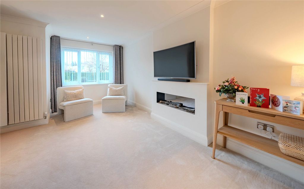 Property photo 3 of 24 Picture No. 12