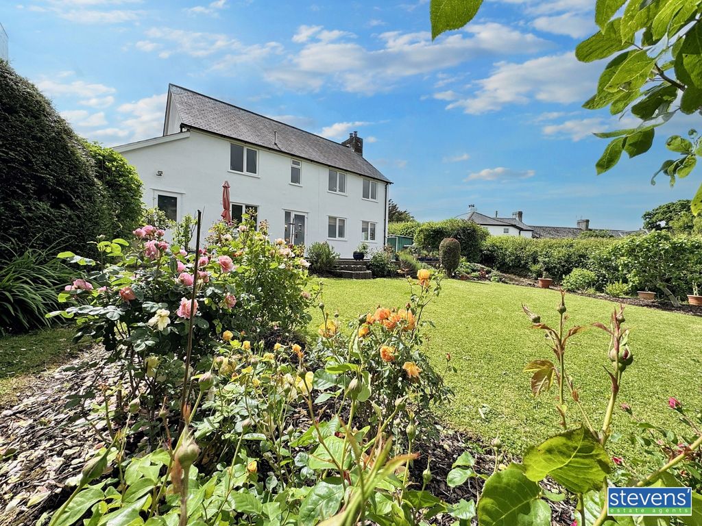 Property photo 2 of 32 Image00009