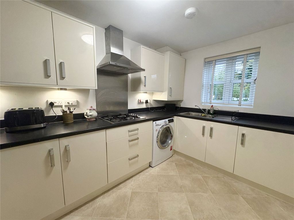 Property photo 3 of 14 Kitchen