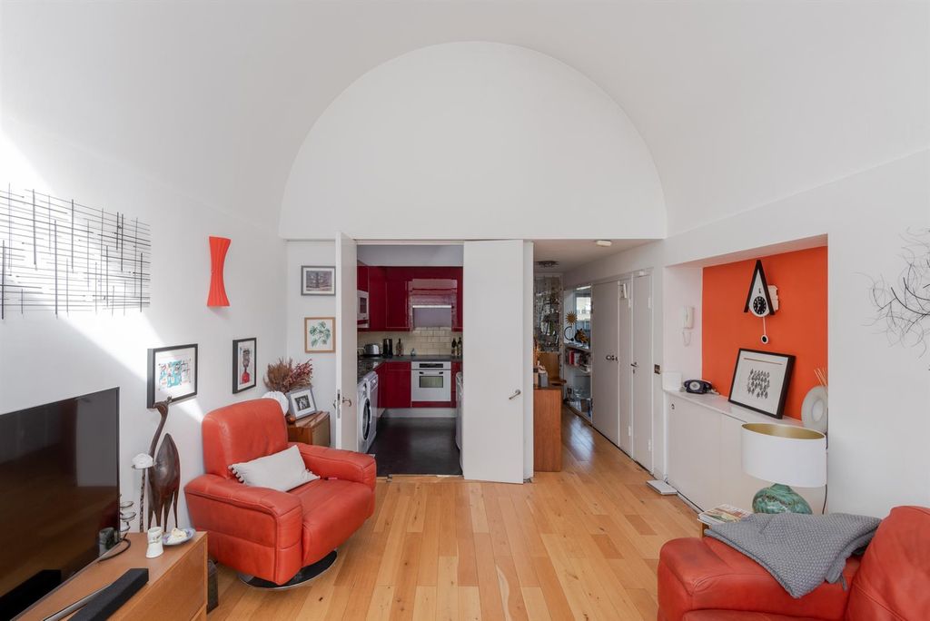 Property photo 2 of 19 184 Andrewes House-9.Jpg