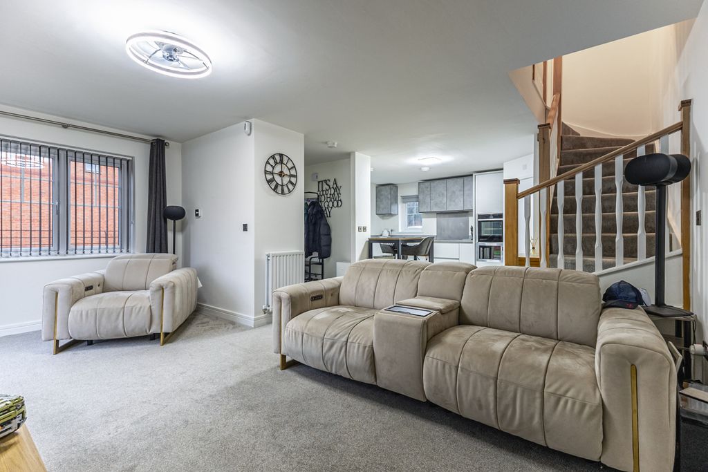 Property photo 3 of 17 Living Room