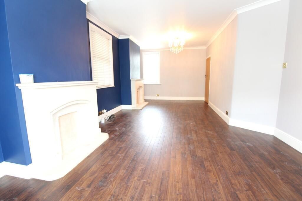 Property photo 3 of 19 Living Room