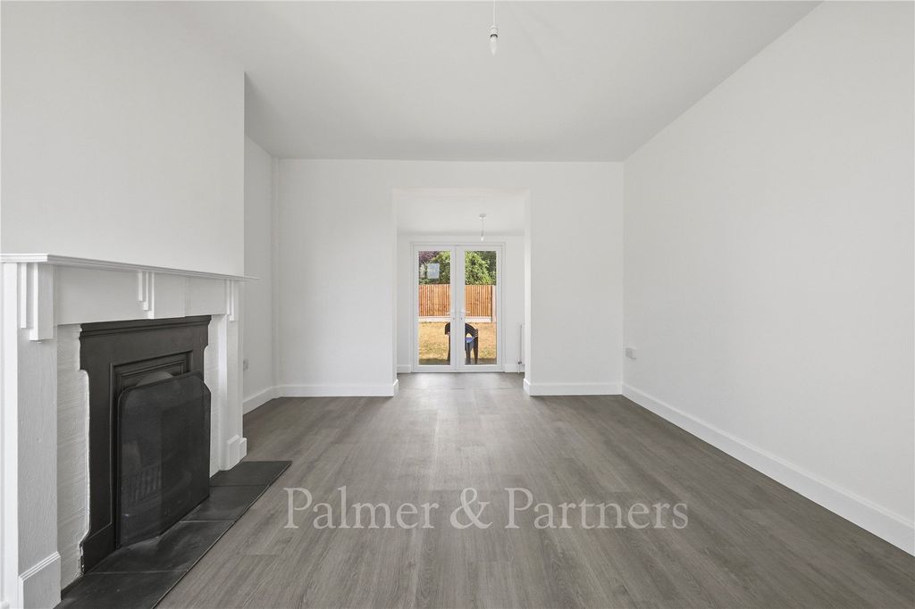 Property photo 3 of 14 Lounge
