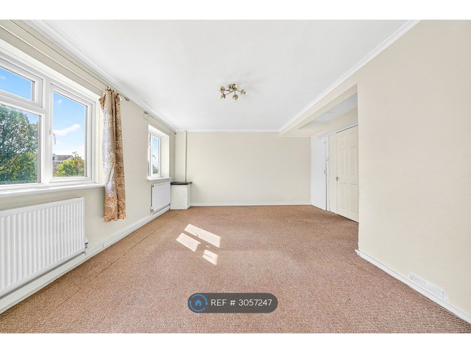 Property photo 1 of 18 Reception Towards Entrance Hall
