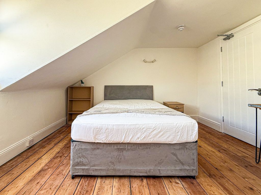 Property photo 3 of 7 4533153