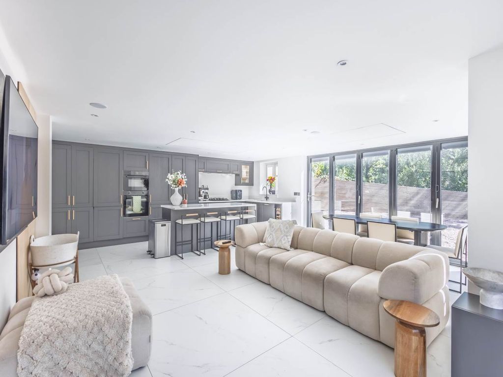 Property photo 2 of 20 Living Area 1