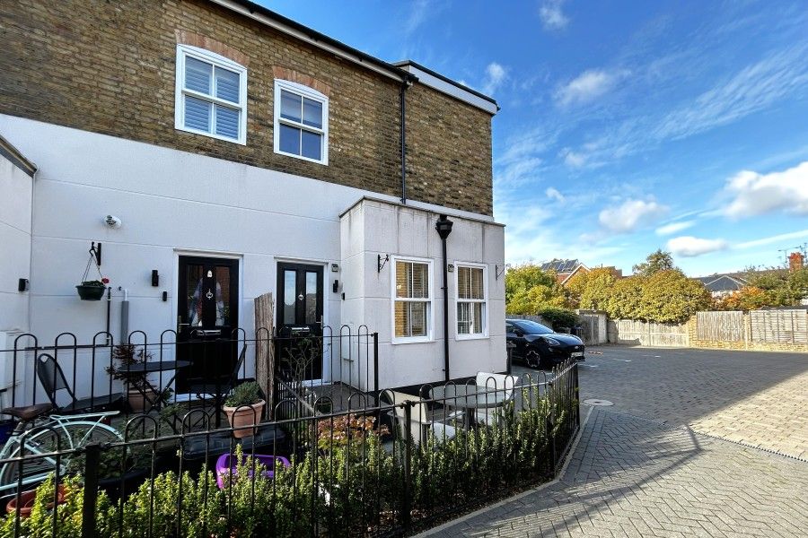 Property photo 1 of 8