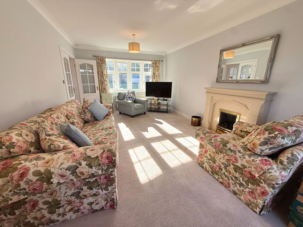Property photo 2 of 20 Living Room