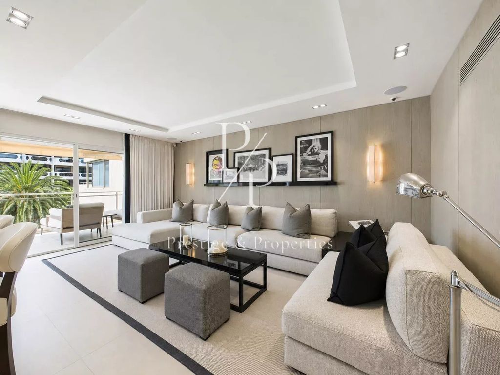 Property photo 1 of 32 For Sale - 137 m² Apartment - 4 Bedrooms - 2 Parking Spaces - Terraces - Cannes Banane