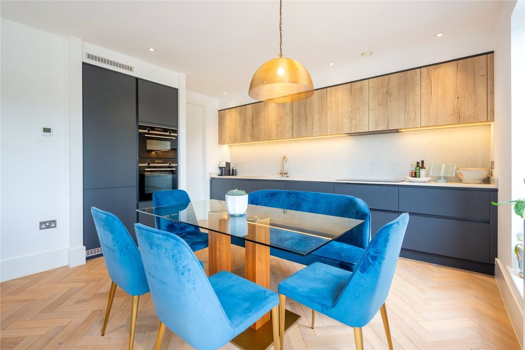 Property photo 2 of 10 Dining Area