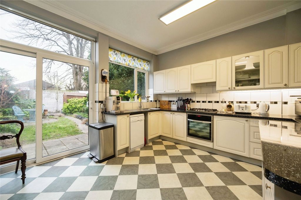 Property photo 2 of 17 Picture No. 06
