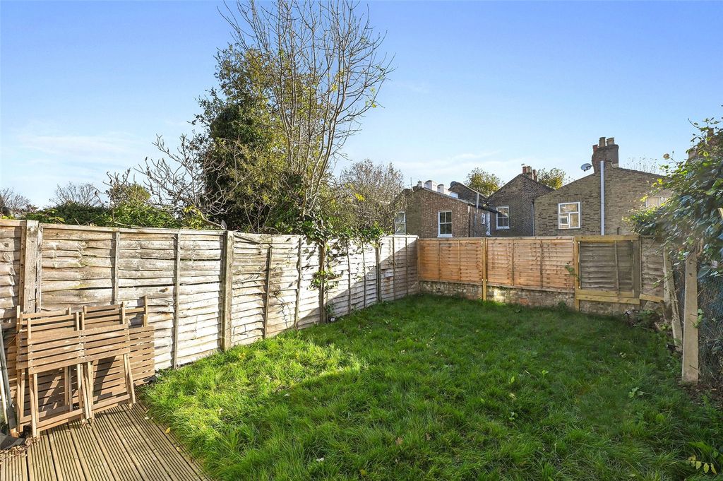 Property photo 2 of 20 Garden