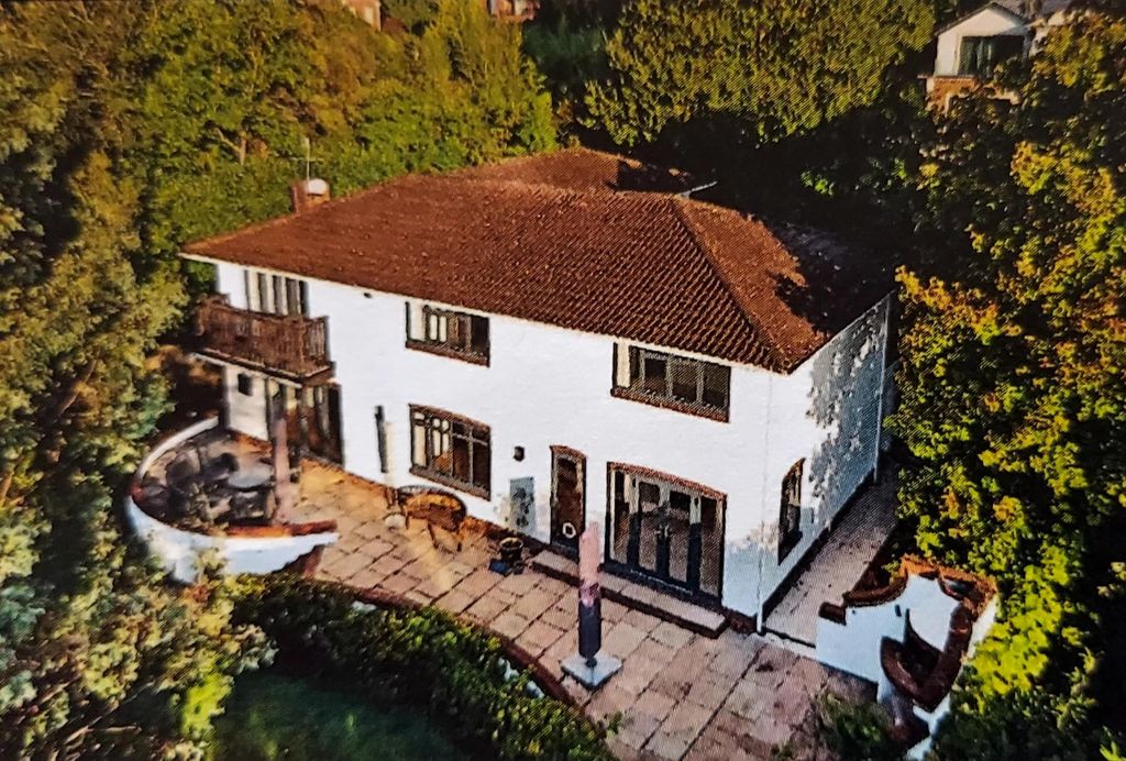 Property photo 2 of 19