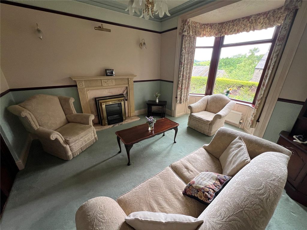 Property photo 3 of 14 Lounge