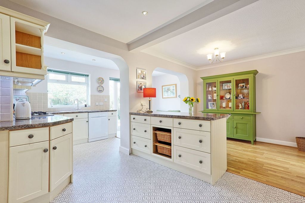 Property photo 3 of 27