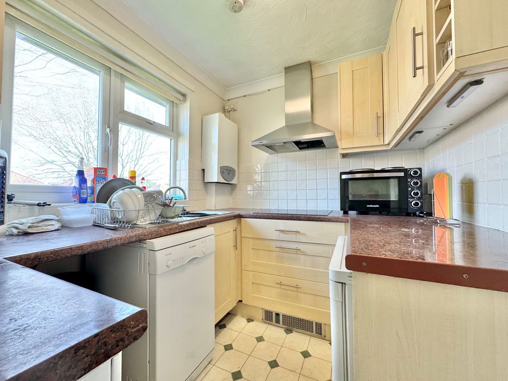 Property photo 3 of 6 Kitchen