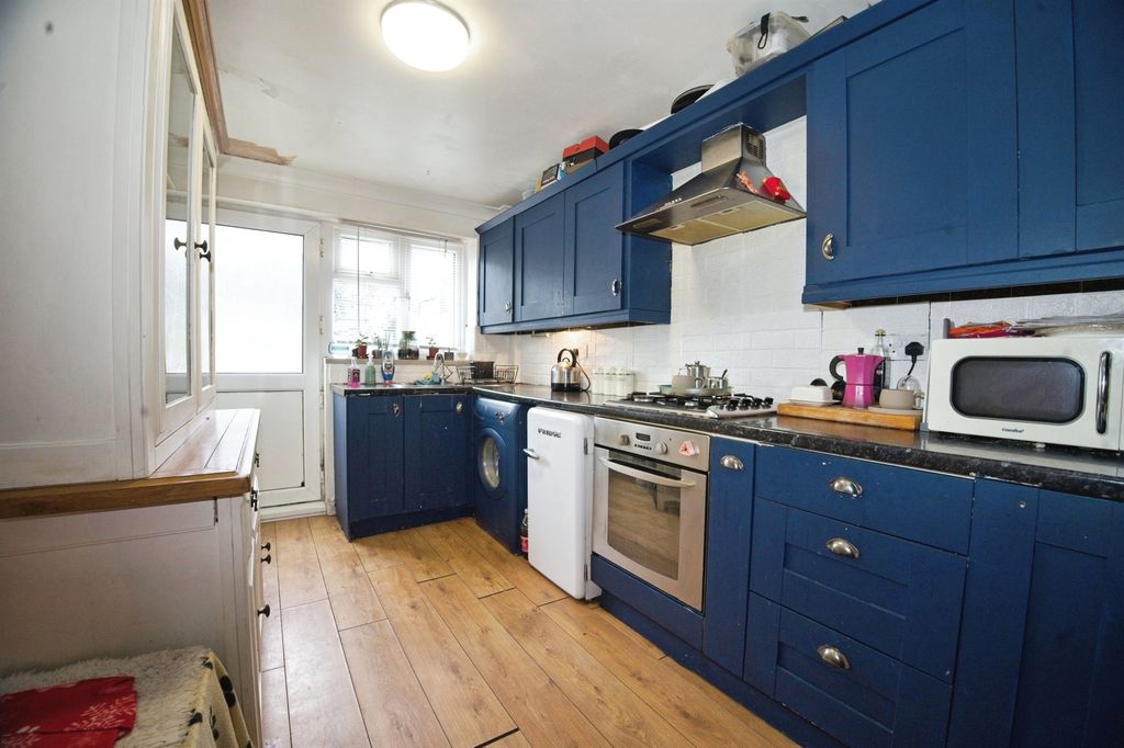Property photo 2 of 16