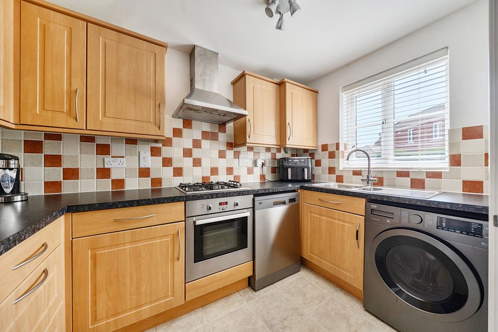 Property photo 3 of 20 Kitchen