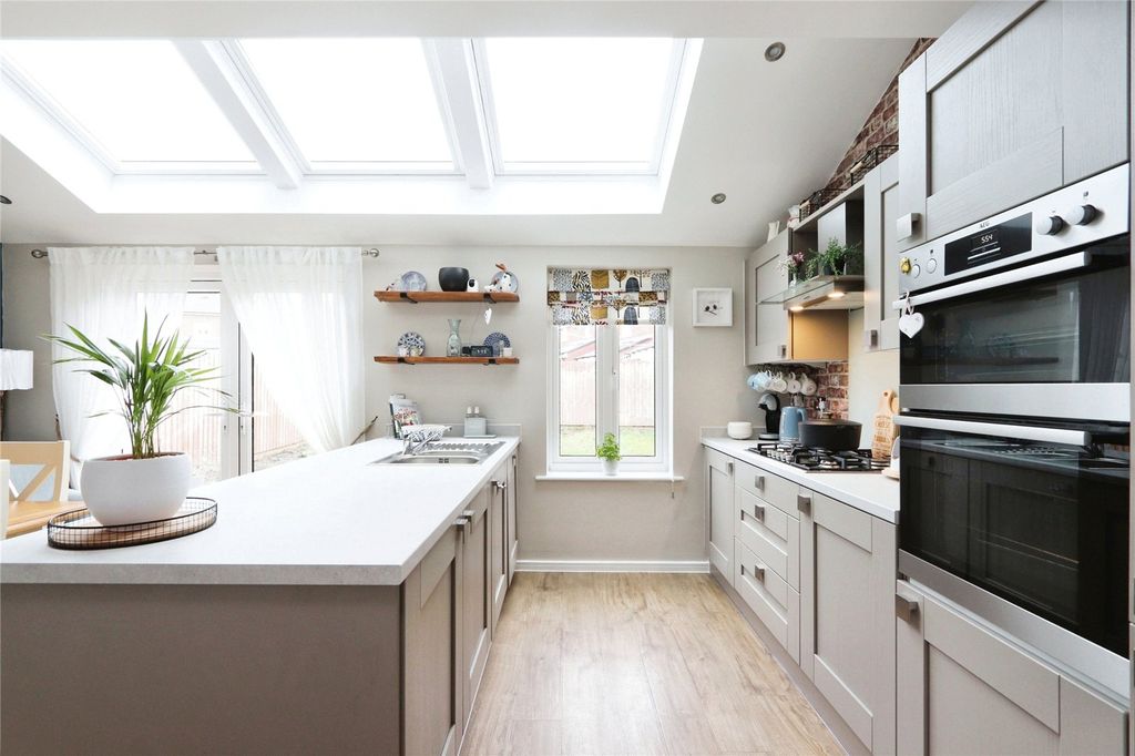 Property photo 2 of 19 Kitchen