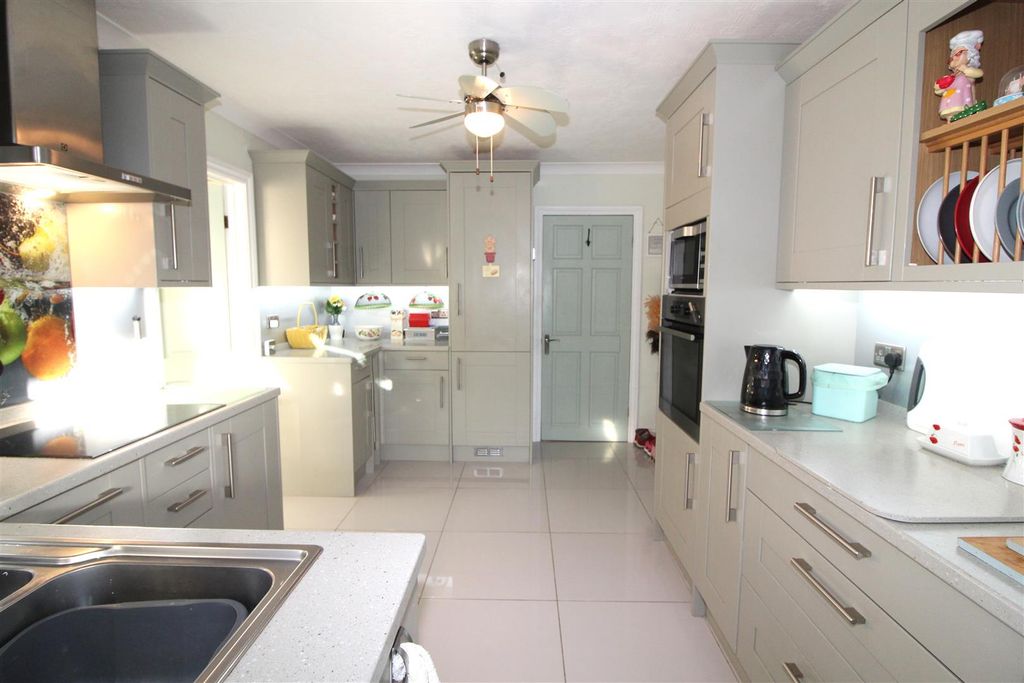 Property photo 2 of 46 Kitchen