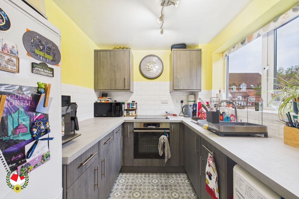 Property photo 3 of 8 Kitchen