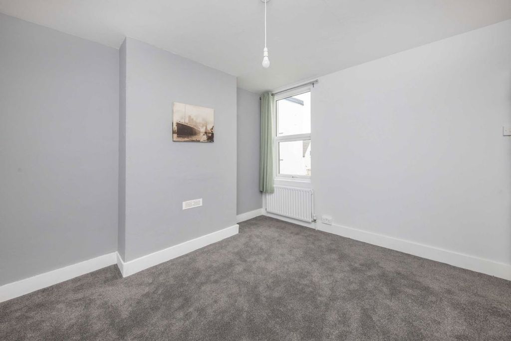Property photo 3 of 7